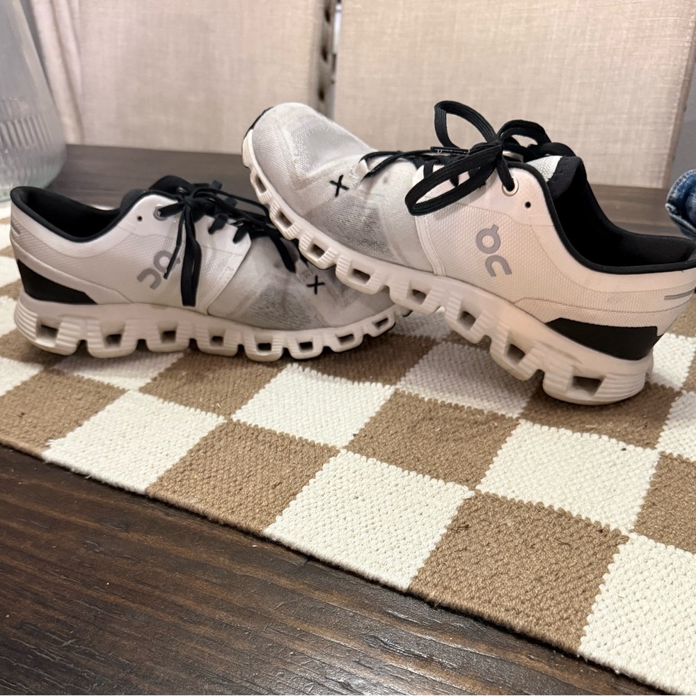 Womens On Cloud X3 size 8.5